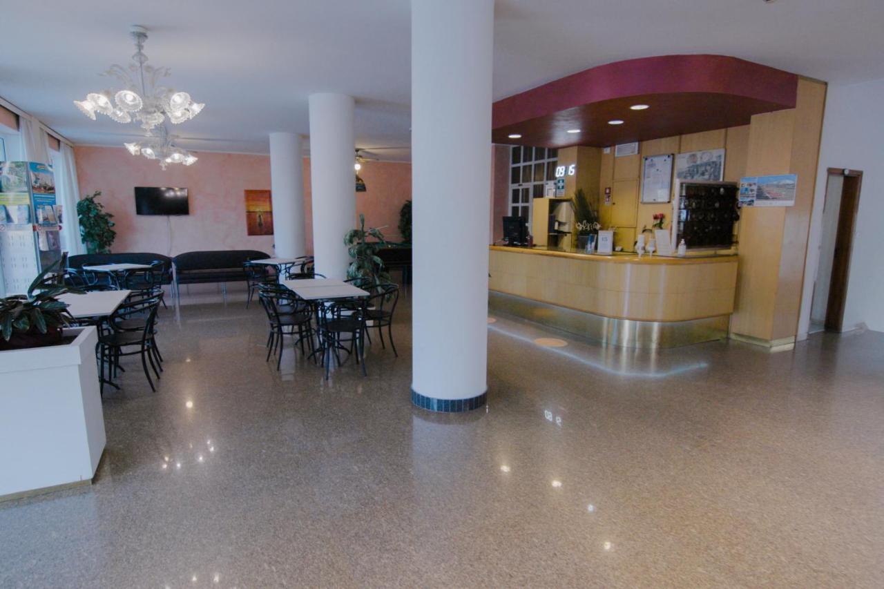 Hotel Beverly Rimini Buitenkant foto