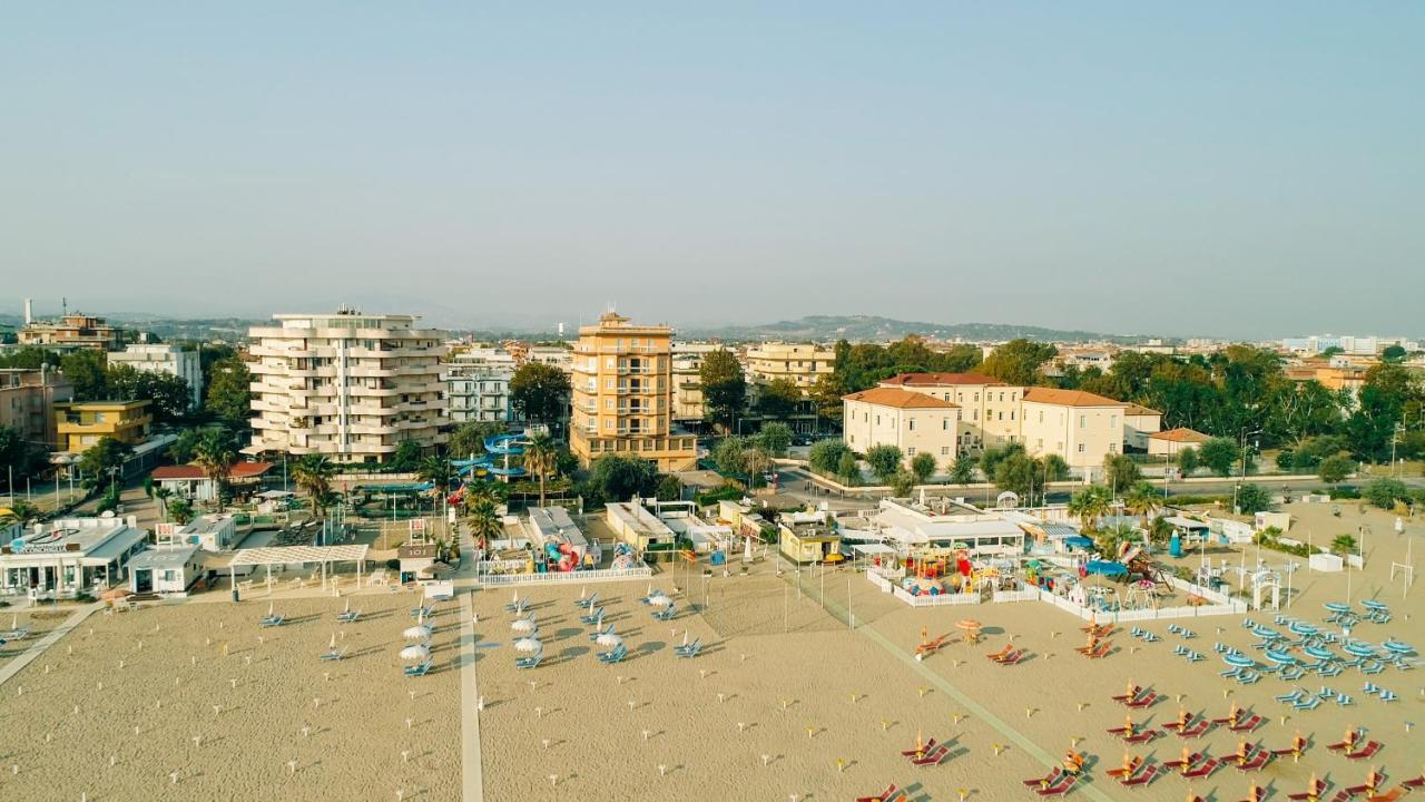Hotel Beverly Rimini Buitenkant foto