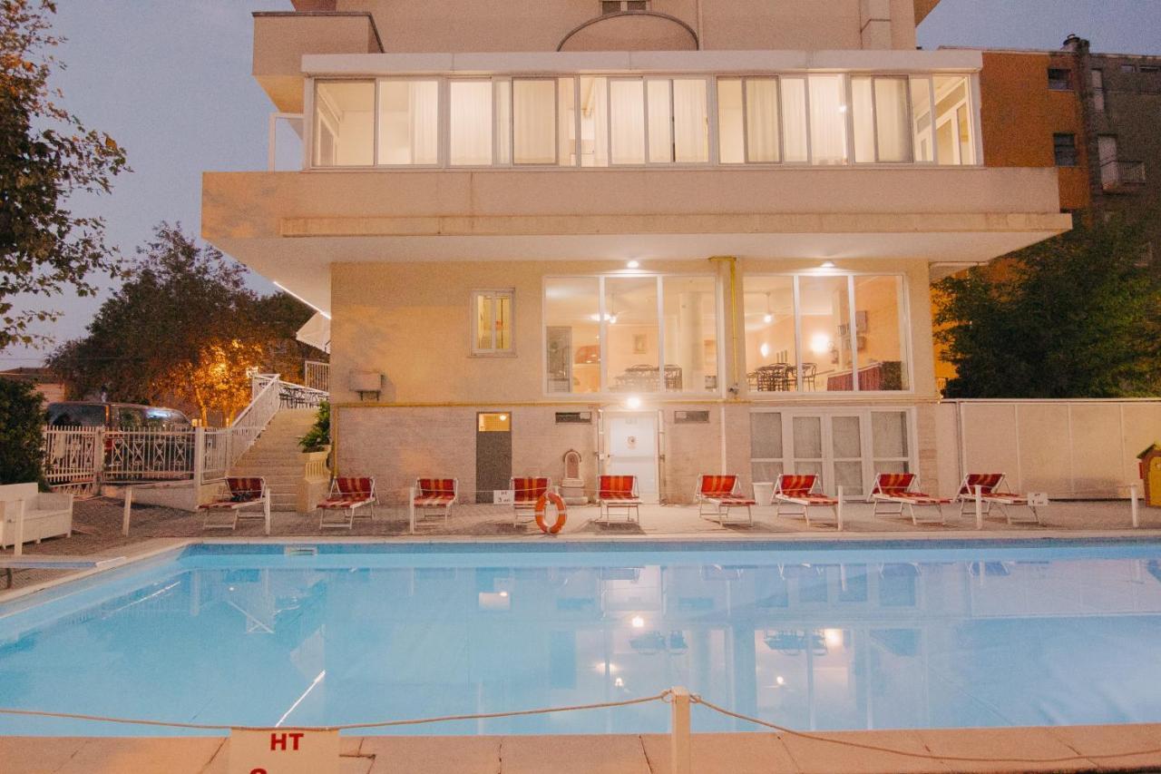 Hotel Beverly Rimini Buitenkant foto