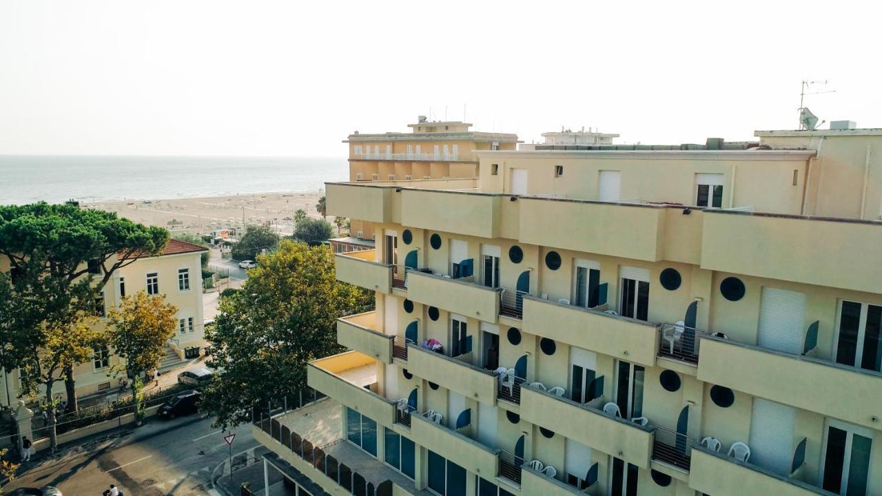 Hotel Beverly Rimini Buitenkant foto