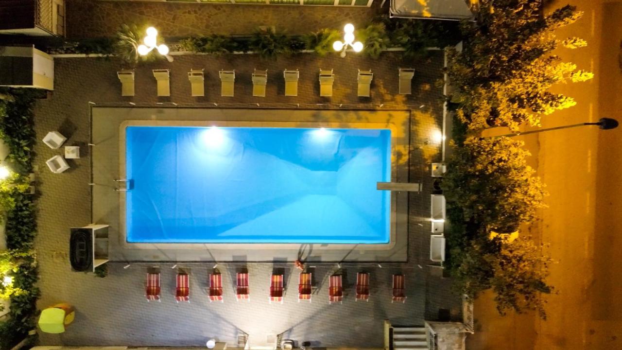 Hotel Beverly Rimini Buitenkant foto