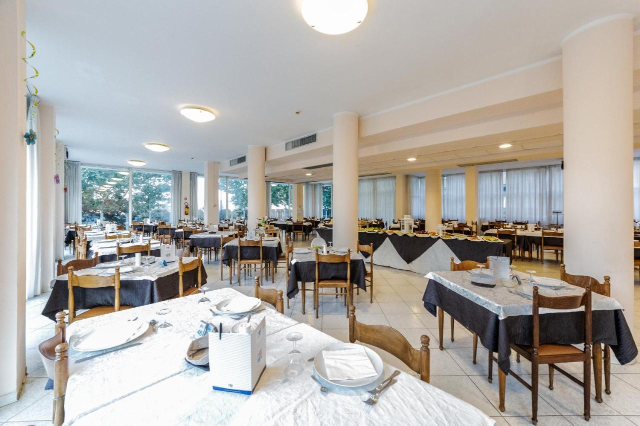 Hotel Beverly Rimini Buitenkant foto